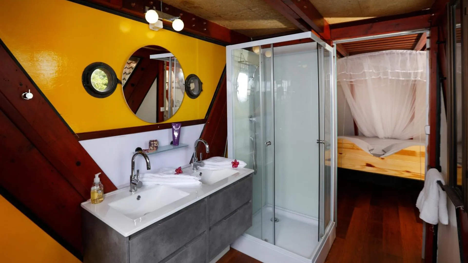 La Baignoire Sur Le Toit Et Son Studio 9 A 10 Personnes La Trinite